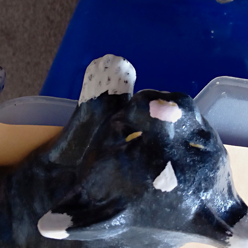 Black white cat figurine - white,