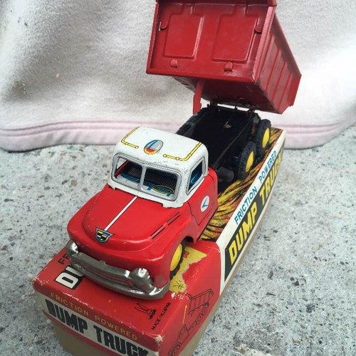 Usagiya tin toy car - tin, friction