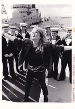 Press Photo Celebrity Sam Fox on HMS Ark Royal with crew 1986 (1)