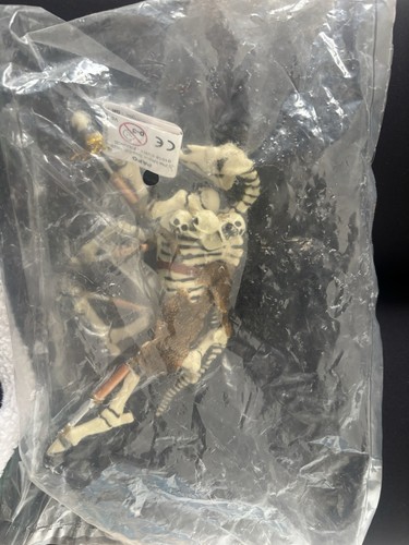 Unopened papo glow the dark - in,