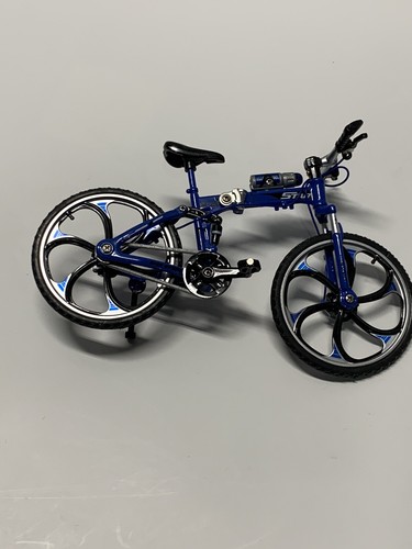Scale diecast metal - 1:10,