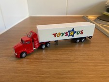 Diecast Unbranded Toys R Us Delivery Lorry Red/White 1:64???