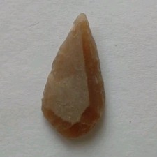 NEOLITHIC FLINT CARVED LEAF-SHAPED ARROWHEAD. STONE AGE BRITAIN 3000 B.C.