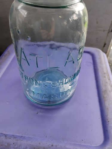 Vtg light blue atlas - light,