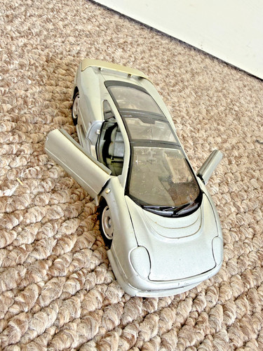 Maisto jaguar xj220 made - maisto,