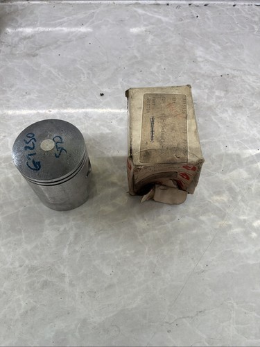 Suzuki 250 standard - suzuki, piston