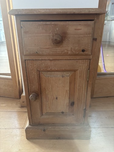 Small pine cupboard with - small,