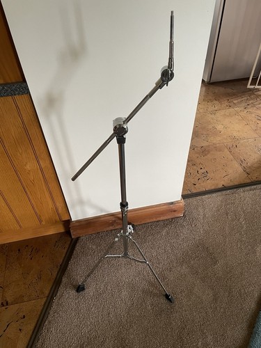 Single braced boom - arm, cymbal