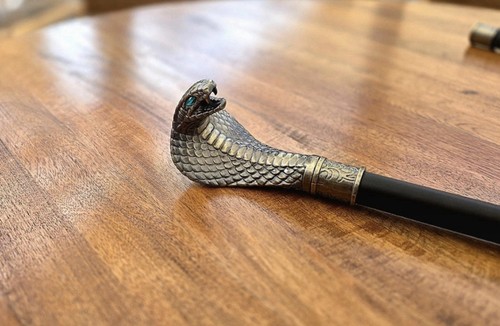 Black metal walking stick - black,