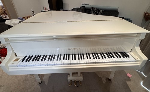 Samick white baby - grand, piano