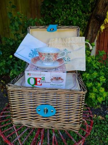 Wicker picnic basket - basket, *hm