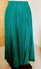 Beautiful, Elegant Long Sunray Skirt in Green with Elasticated Waist Size 12-14