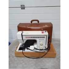 Vintage Toyota 200 Sewing Machine 50W 800SPM Built-In Light w/ Case (Parts Only)