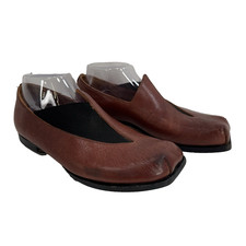 Cydwoq Brown Leather Flats