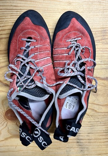 Scarpa rock climbing shoes - climbing,