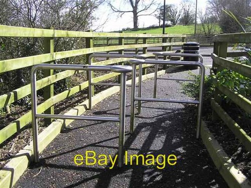 Photo 6x4 pedestrian - 6x4, barriers