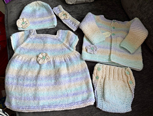 New hand knitted baby - new,