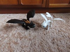 HOW TO TRAIN YOUR DRAGON ACTION FIGURES LIGHT & NIGHT FURY TOOTHLESS