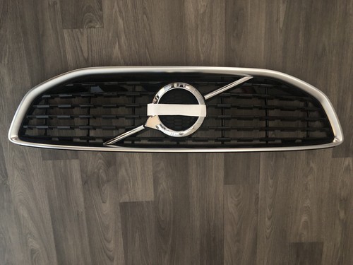 Volvo v40 design front - r,
