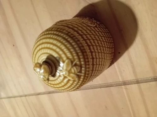 Vintage brown beige bee - brown/beige,