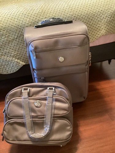 Nwt and box - mangano, set