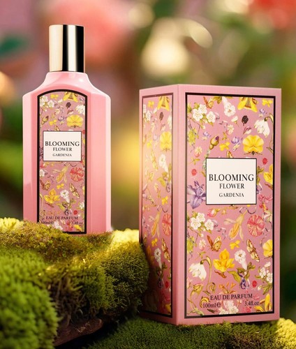 Blooming flower gardenia - blooming, eau