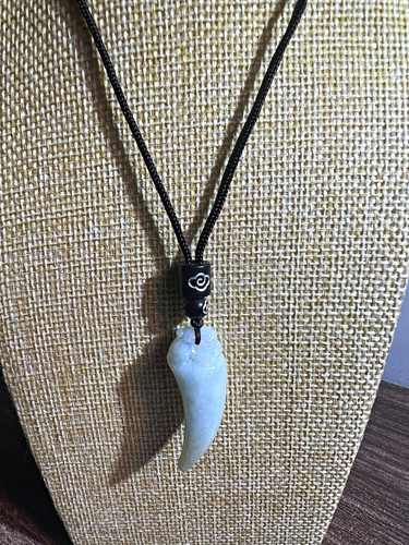 Natural jade wolf tooth