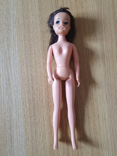 Vintage brunette sindy doll - sindy,