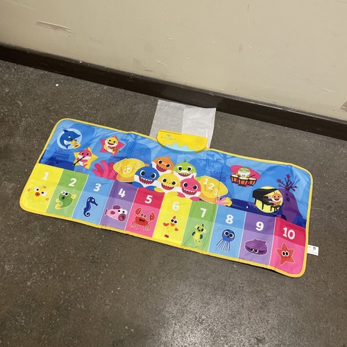 Baby shark dance mat - shark, step