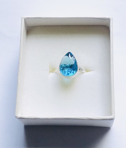 Stunning blue topaz - stunning, silver