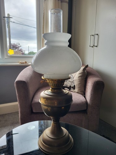 Vintage oil lamp complete with - complete,