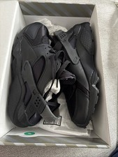 Universal Black Nike Air