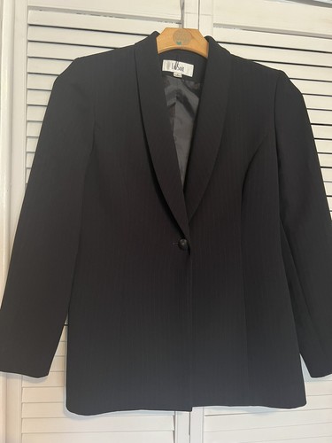 Suit women size 6 - le,