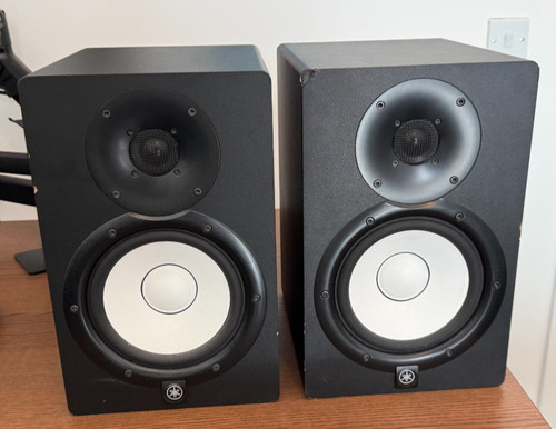 Black yamaha hs7 studio - black,