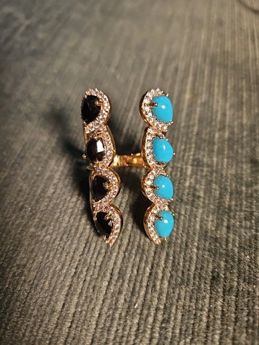 Gold tone knuckle - tone,