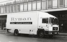 B/W PHOTO: RYMAN MAN 4 WHEEL BOX VAN - L872 LOP (5.5x3.5)