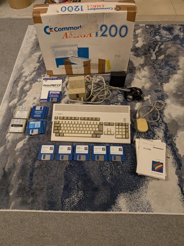 Commodore amiga 1200 computer - commodore,
