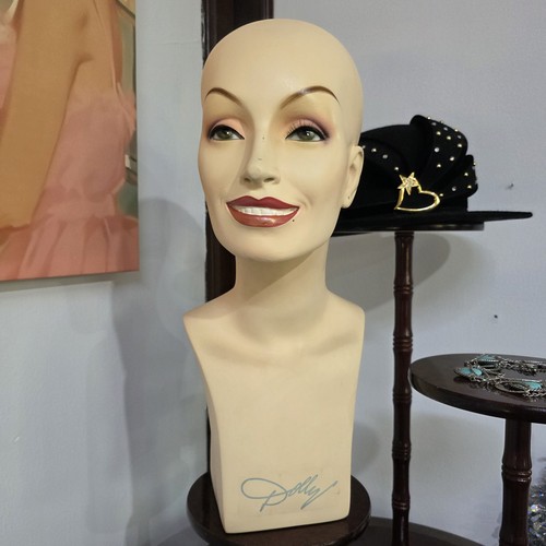 Rare vintage dolly - rare,