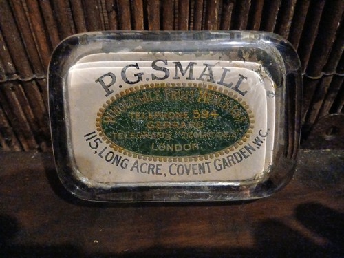 Small fruit merchant - p,