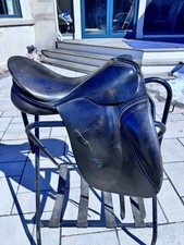 Passier saddle. 17.5 seat.  medium tree. Very good condition.