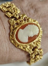 Lovely Gold Tone Cameo