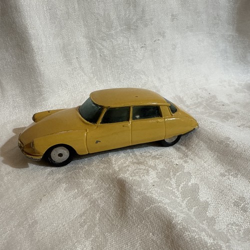 Corgi toys 210 citroen ds19 - toys,
