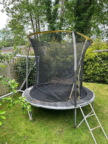 8ft trampoline with enclosure - 8ft,