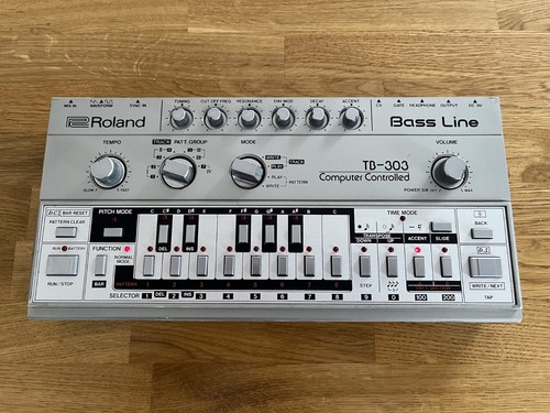 Roland 303 bass line - tb-303,