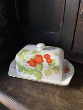 Queen’s Vintage Crownford - English bone China Virginia strawberry Butter dish