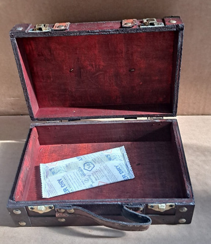 Suitcase old fashioned antique - suitcase,