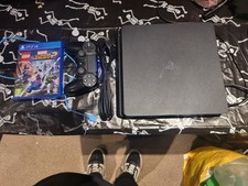 Sony PlayStation 4 Slim 500GB Console - Black game + controller