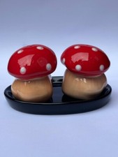 Salt and Pepper Shakers Mushrooms Pots Novelty Vintage Porcelain Ceramic Beauty