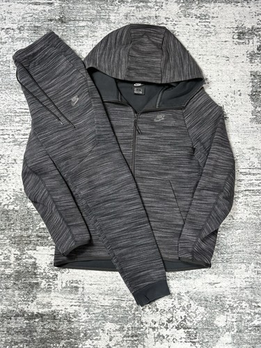 Nike tech fleece - old, season