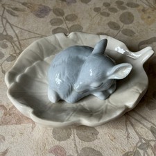 SLEEPING DEER FAWN On Leaf PORCELAIN ORNAMENT 10.5 x 8 cm